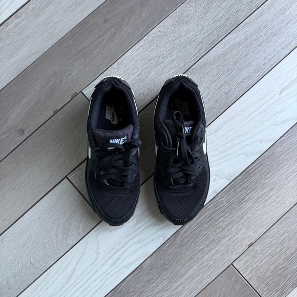 Nike Air Max 90 Women's Shoes - Picture 2 of 8